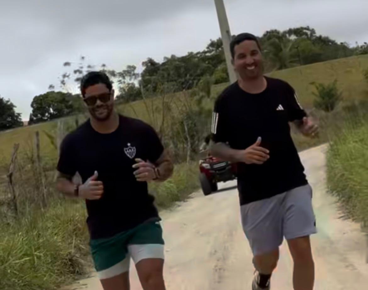 Hulk ao lado do personal trainer Hugo Araújo em corridas em Campina Grande, na Paraíba (foto: Reprodução/Instagram/Hugo Araújo)