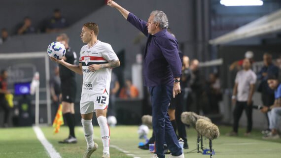 Abel Braga durante São Paulo x Internacional (foto: Ricardo Duarte/Internacional)