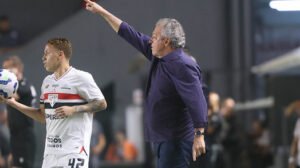 Abel Braga durante São Paulo x Internacional - Crédito: 
