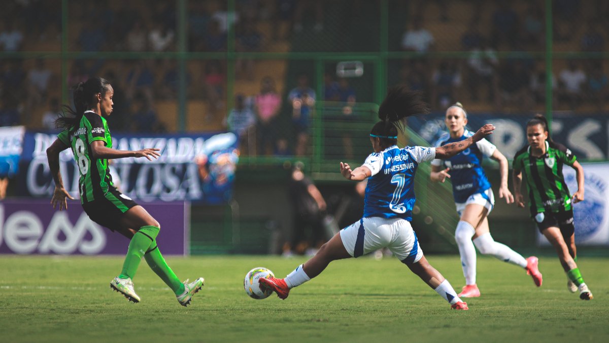 Lance do jogo entre América e Cruzeiro pela final do Campeonato Mineiro Feminino de 2025 (foto: Gustavo Martins/ Cruzeiro - 22/12/2025)