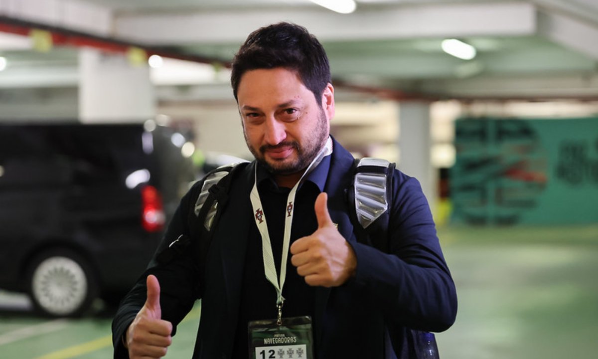 Arthur Elias antes de amistoso contra Portugal (foto: Lívia Villas Boas/CBF)