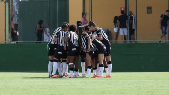 Atlético feminino em campo pelo Mineiro (foto: Divulgação/Atlético)