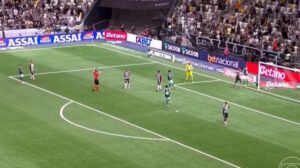 Vitor Roque marcou no primeiro minuto de jogo - Crédito: 