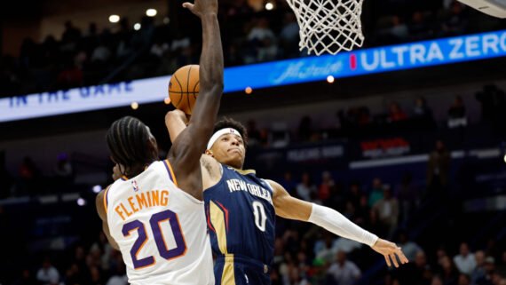 Jogo entre Pelicans e Suns, pela NBA (foto: AFP)