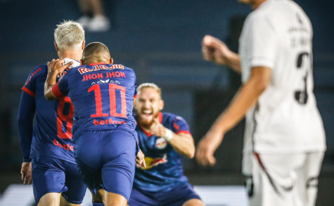 Jogadores do Bragantino comemoram gol contra o Vitória (foto: Ari Ferreira/Bragantino)