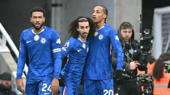 Chelsea enfrenta o Aston Villa em casa em busca de se aproximar ainda mais dos primeiros colocados (foto: Andy Buchanan/AFP)