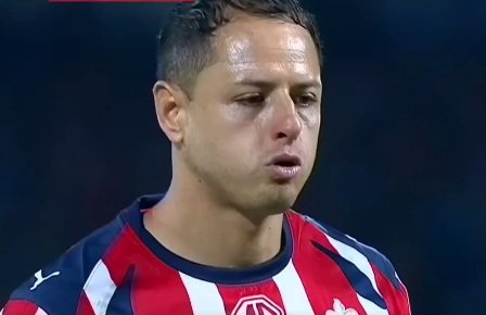 Ex-atacante de Real Madrid e United perde pênalti em eliminação de time de Milito