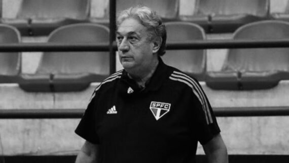 Cláudio Mortari durante partida do São Paulo (foto: Divulgação/São Paulo)