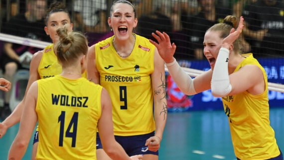 Conegliano comemora ponto sobre o Praia (foto: Fotojump)