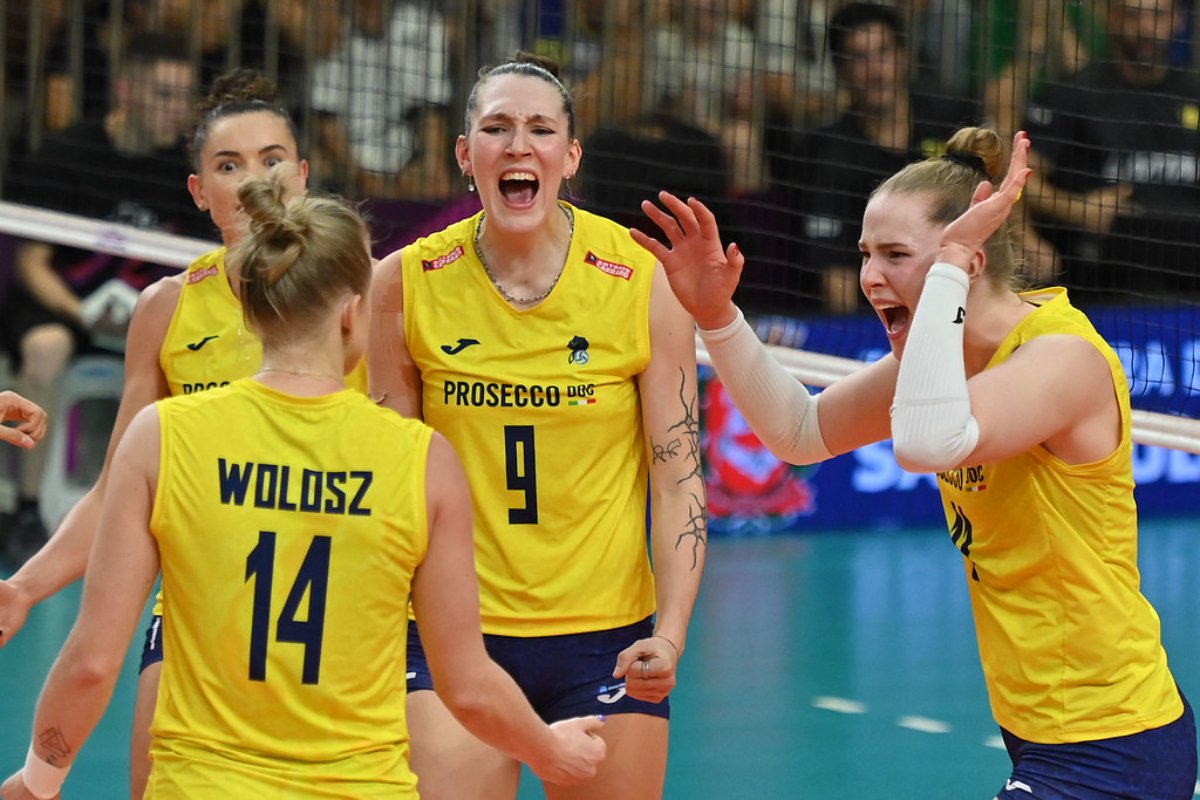 Conegliano comemora ponto sobre o Praia (foto: Fotojump)