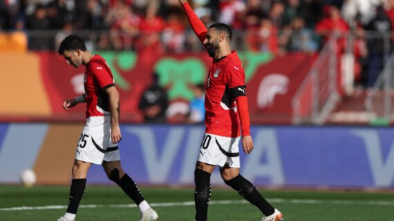 Salah, atacante do Egito, comemora durante jogo da Copa Africana (foto: FRANCK FIFE/AFP)