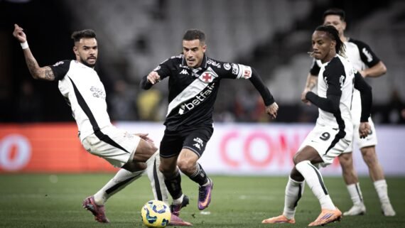 Vasco e Corinthians brigam pelo título neste domingo (21/12) (foto: Matheus Lima/Vasco)