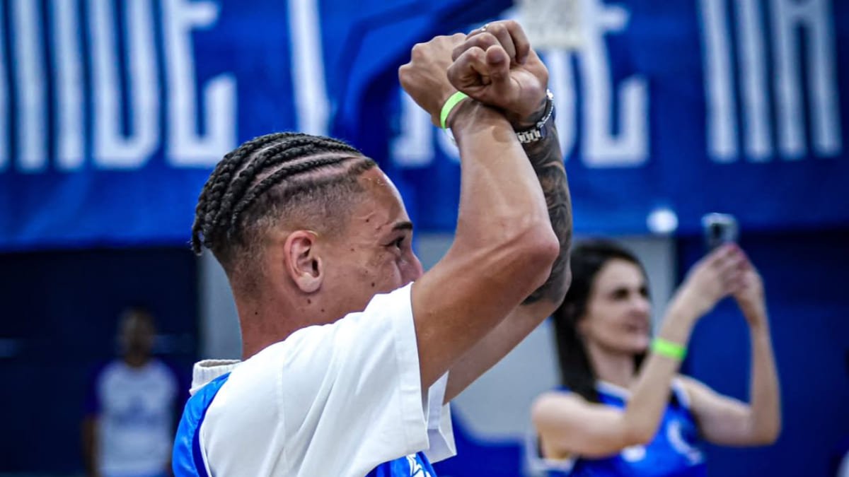 Robert, atacante do Copenhague, da Dinamarca (foto: Reprodução/Cruzeiro Basquete)