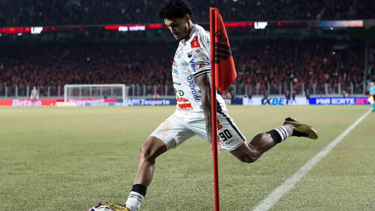 Cristiano em ação pelo Operário na Série B (foto: Divulgação/Operário)