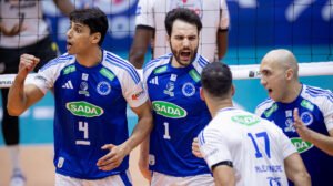 Cruzeiro comemora ponto contra o Praia Clube na Superliga Masculina de Vôlei - Crédito: 