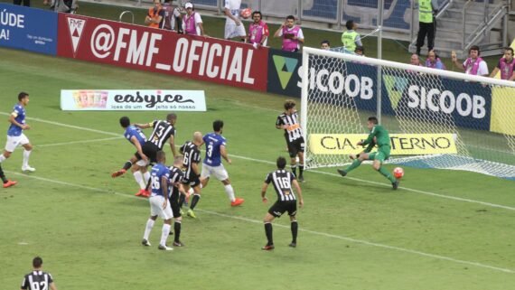 Lance do gol anulado, feito por Fred, na ida da final do Mineiro de 2019 (foto: Sidney Lopes/EM/D.A Press.)