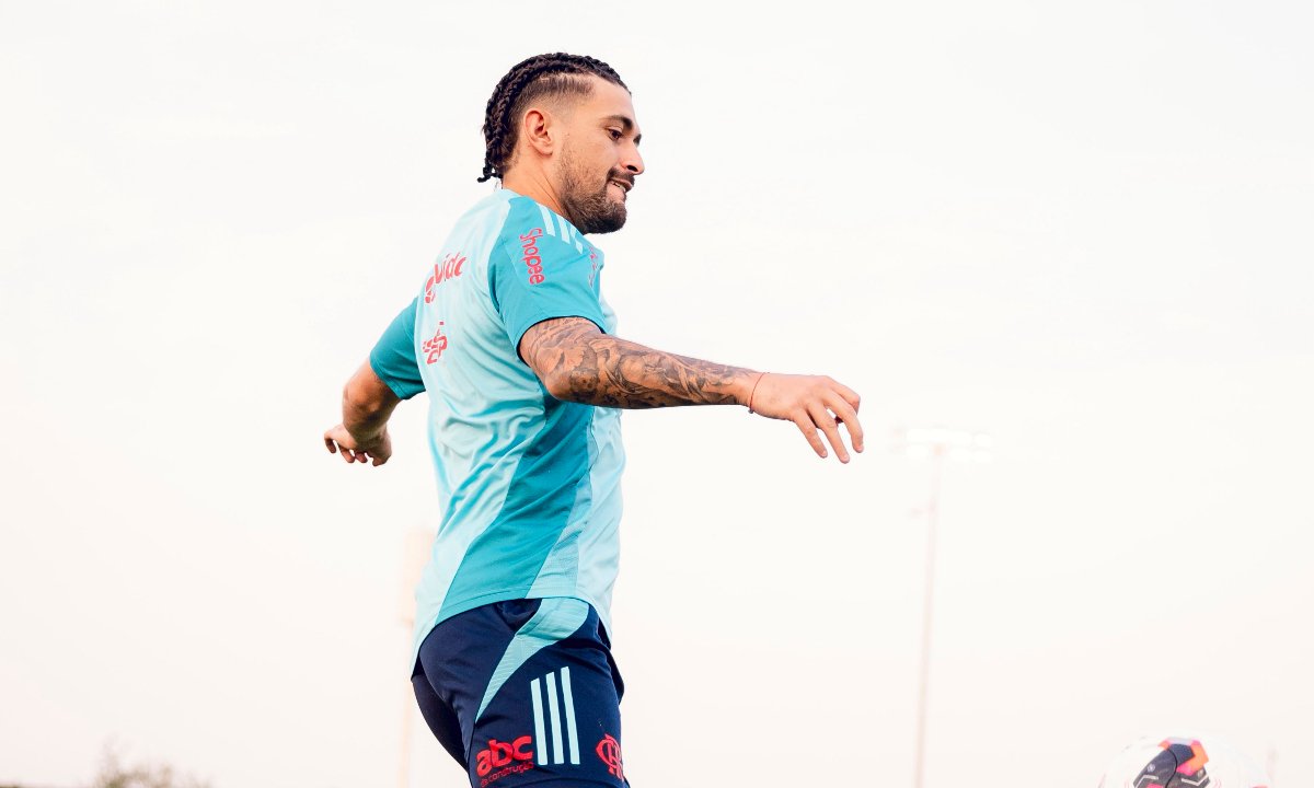 Arrascaeta em treino do Flamengo no Catar (foto: Divulgação/Flamengo)