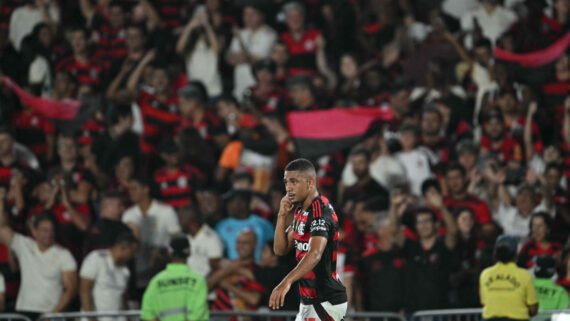 Samuel Lino em jogo do Flamengo pelo Brasileiro (foto: Mauro PIMENTEL / AFP)