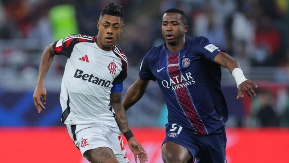 Lance de Flamengo x PSG (foto: Karim Jaafar/AFP)