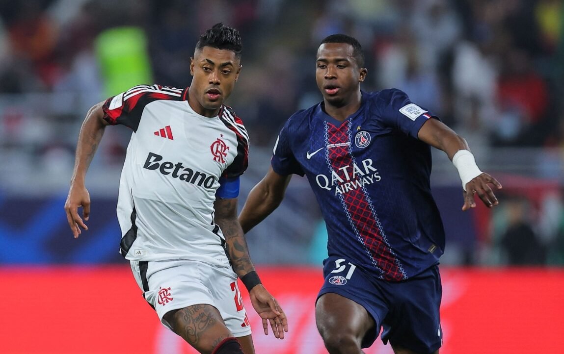 Lance de Flamengo x PSG (foto: Karim Jaafar/AFP)