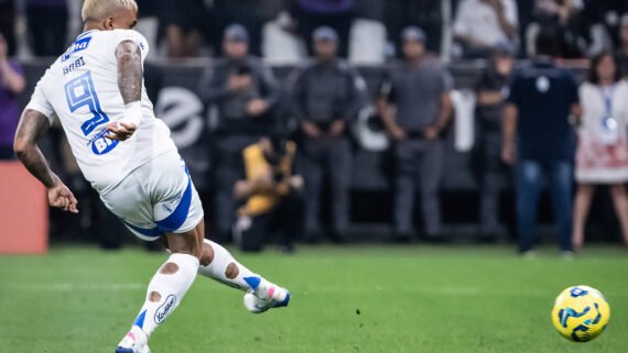 Gabigol teve cobrança defendida por Hugo Souza na disputa de pênaltis entre Cruzeiro e Corinthians na Copa do Brasil (foto: Gustavo Aleixo/Cruzeiro)
