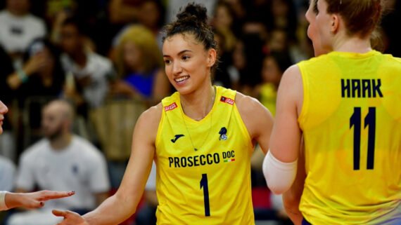 Gabi Guimarães am ação pelo Conegliano no Mundial de Clubes Feminino de Vôlei (foto: Fotojump)