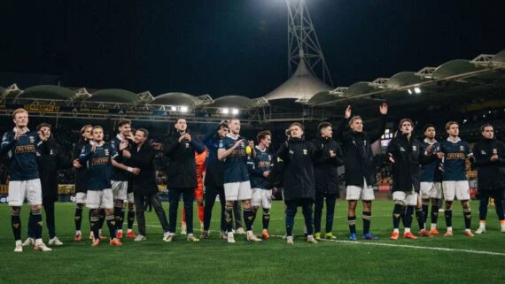 Equipe do Go Ahead Eagles comemorando a classificação (foto: Go Ahead Eagles/Divulgação)