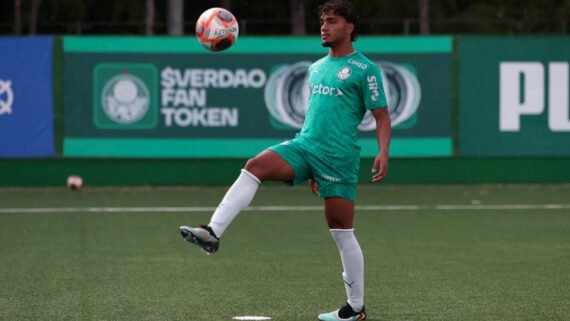 Heittor durante treino do Palmeiras (foto: Giovana/Palmeiras/by Canon))