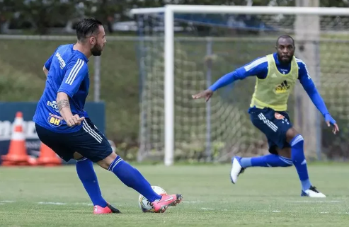 Giovanni jogará no Botafogo-PB em 2026 (foto: Gustavo Aleixo/Cruzeiro)