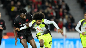 Duelo entre as equipes pela Bundesliga terminou com vitória do Borussia - Crédito: 