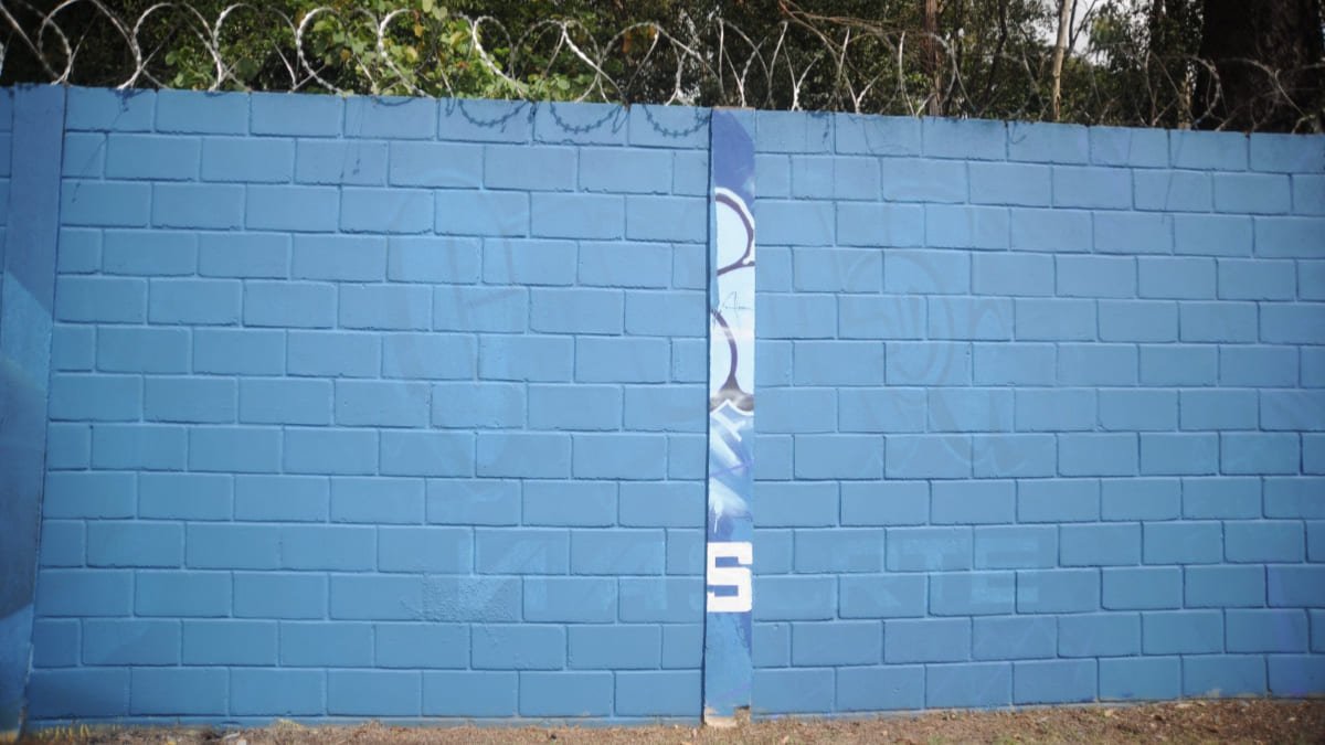 Cruzeiro cobre grafite de Gabigol vandalizado na Toca da Raposa 1, em Belo Horizonte