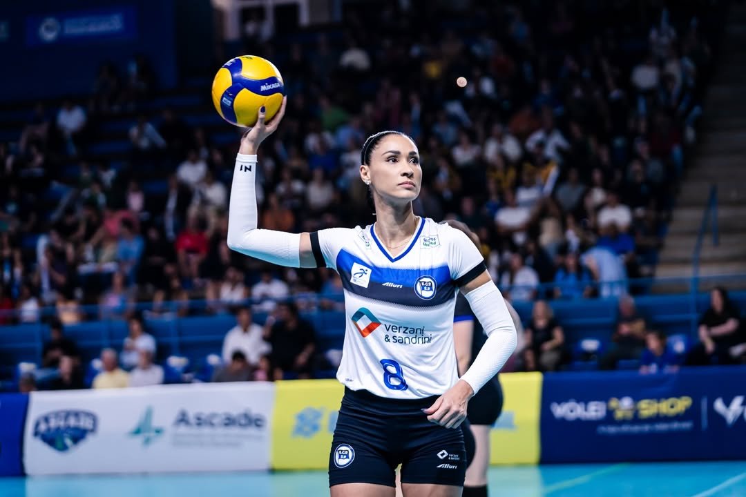 Jaqueline durante jogo do Pinheiros (foto: Divulgação/Pinheiros)