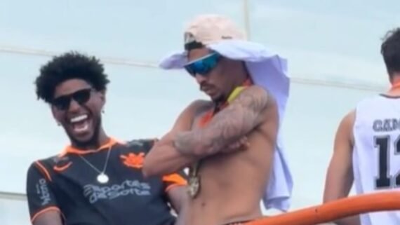 Matheuzinho, lateral-direito do Corinthians, e Arroyo, atacante do Cruzeiro, trocam farpas desde o encontro das equipes na 35ª rodada do Brasileiro (foto: Reprodução/Redes Sociais)