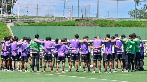 Jogadores do América durante treino do time (foto: Mourão Panda/América - 18/11/2025)