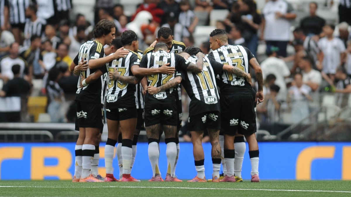 Jogadores do Atlético reunidos antes de jogo na Arena MRV (foto: Alexandre Guzanhe/EM/D.A. Press)