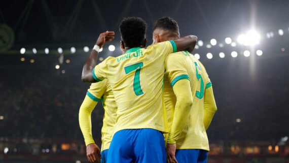 Jogadores do Brasil comemoram gol sobre Senegal (foto: @rafaelribeirorio / CBF)