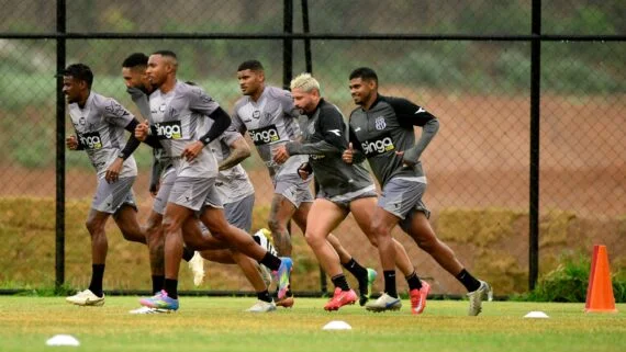 Jogadores do Ponte Preta em treino (foto: Marcos Ribolli/PontePress)