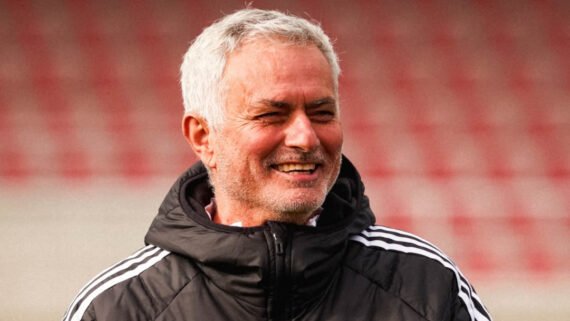 José Mourinho, técnico do Benfica (foto: Divulgação/Benfica)