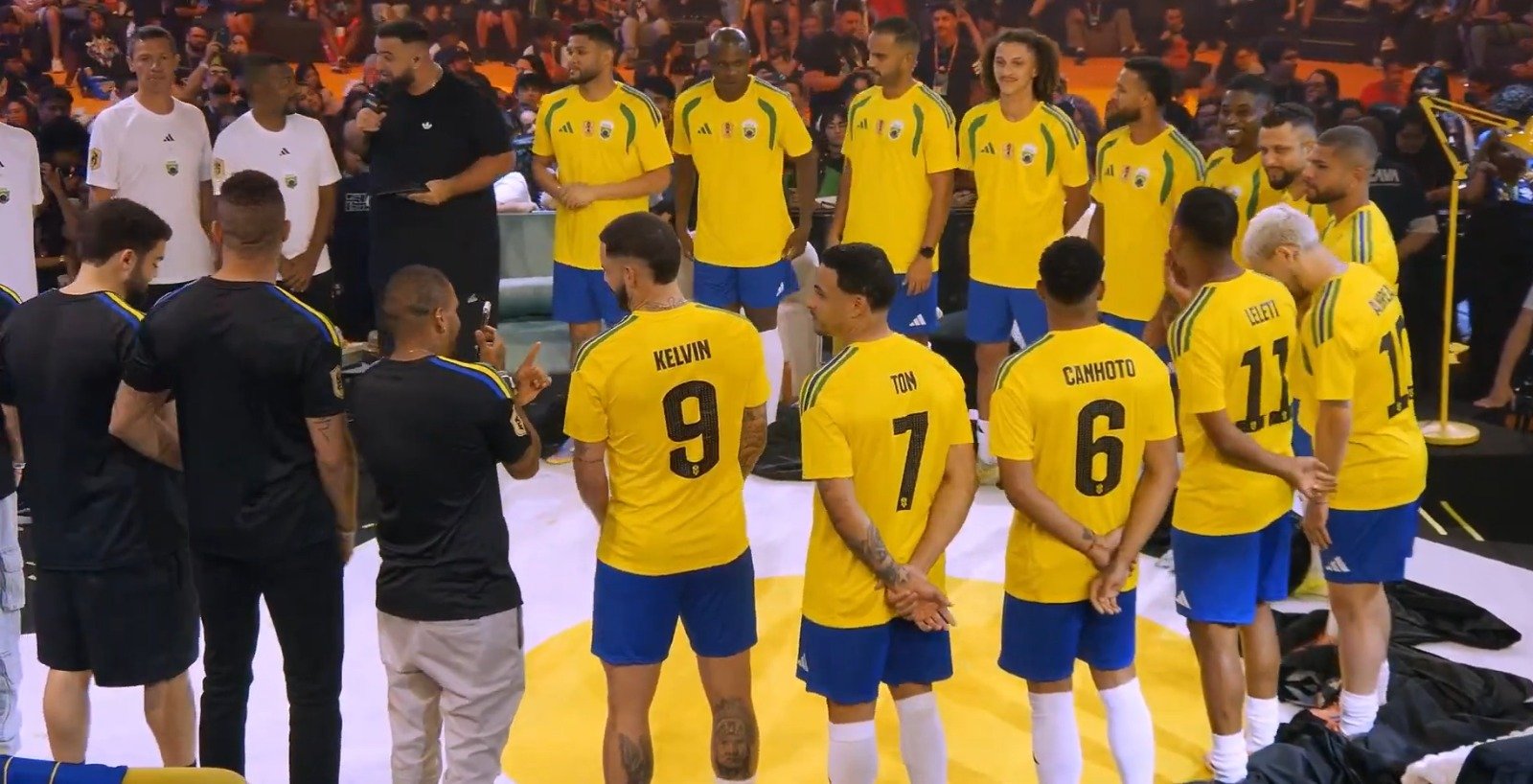 Time brasileiro é apresentado ao público na CCXP 25 antes da disputa da Kings World Cup Nations 2026 (foto: Kings League Brasil/Youtube)