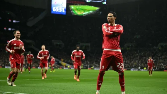 Livepool busca vitória para se aproximar ainda mais da zona de classificação para a Champions League (foto: Justin Tallis/AFP)