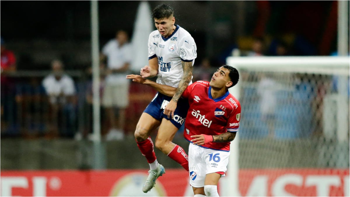 Lucas Villalba, atacante uruguaio, vestia a camisa do Nacional-URU (foto: Arisson Marinho/AFP)