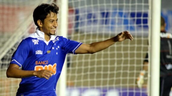 Lucca comemora gol do Cruzeiro (foto: Carlos Costa/Futura Press/Folhapres)