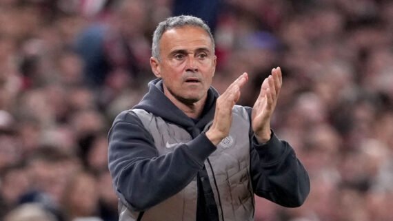 Luis Enrique, técnico do Flamengo (foto: CESAR MANSO/AFP - 10/12/2025)