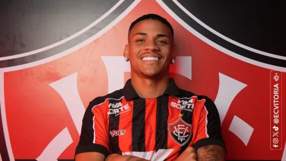 Maykon, lateral-esquerdo do Atlético que atuou por empréstimo no Vitória em 2025 (foto: Divulgação/Vitória)