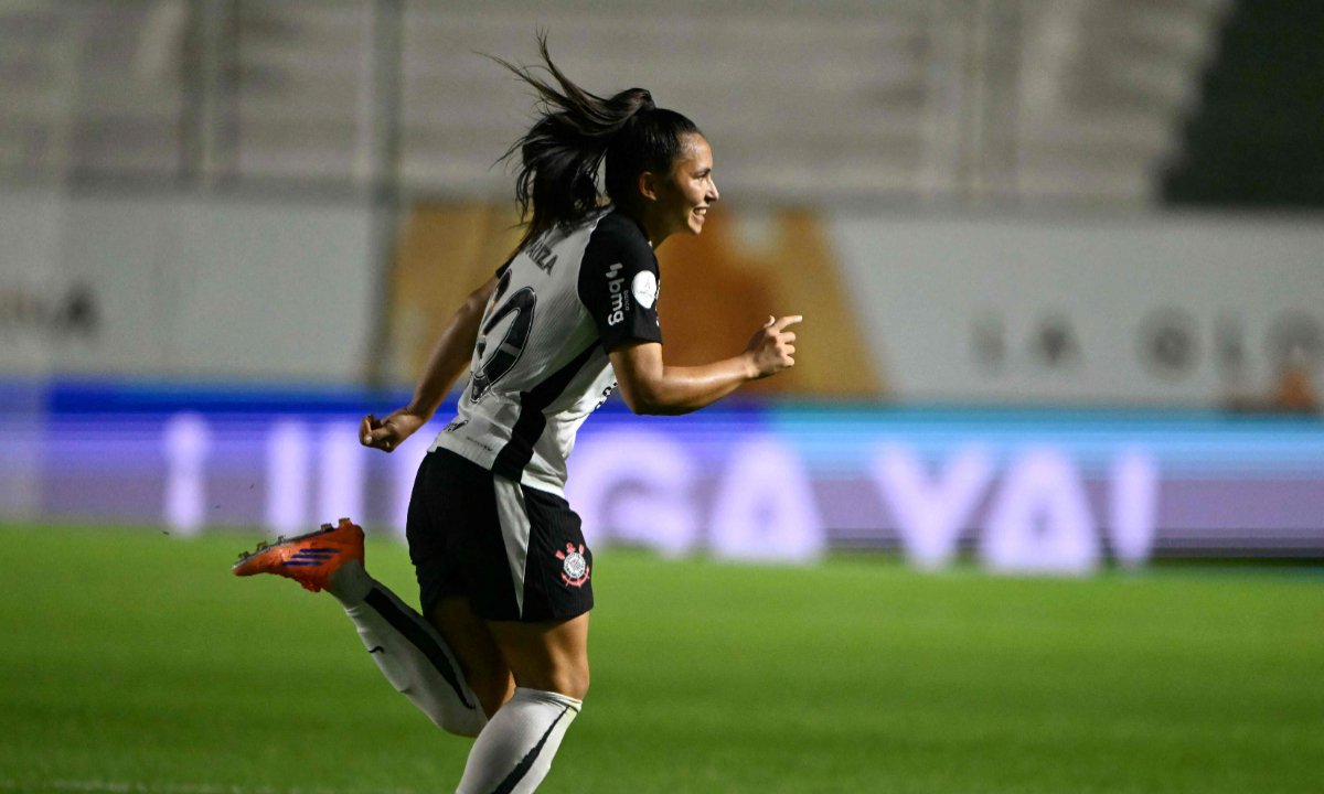 Mariza, zagueira do Corinthians (foto: Luis ROBAYO / AFP)
