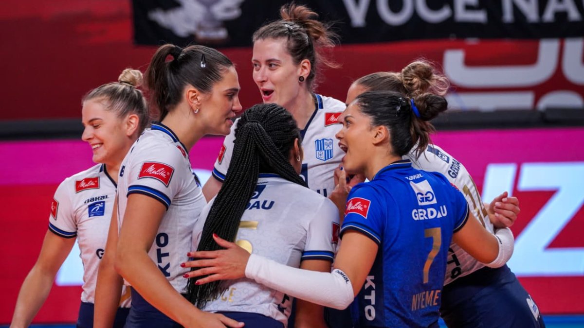 Minas comemora ponto sobre Osasco na Superliga Feminina de Vôlei (foto: Carol Fotografia/Osasco)