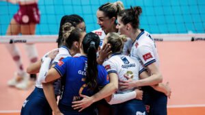 Time feminino do Minas comemora ponto na Superliga de Vôlei - Crédito: 