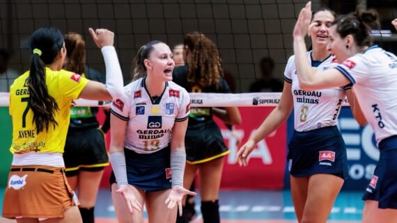 Jogadoras do Minas em quadra pela Superliga Feminina de Vôlei (foto: Hedgard Moraes/Minas Tênis Clube)