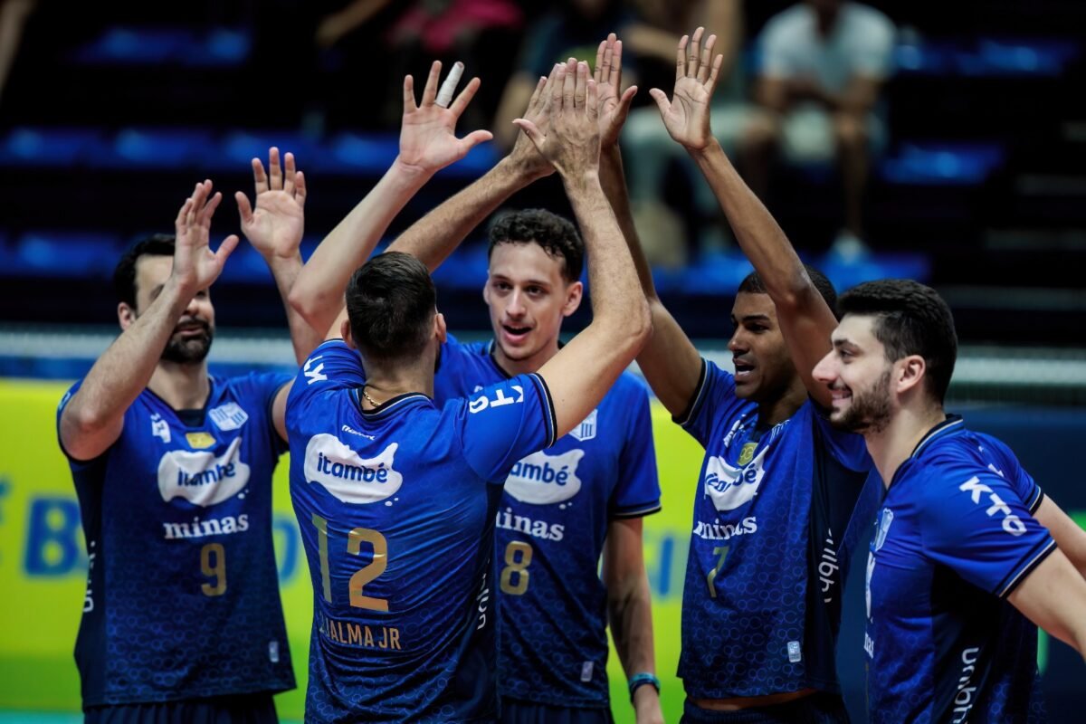 Equipe do Minas em jogo pela Superliga Masculina de Vôlei (foto: Hedgard Moraes/ MTC)