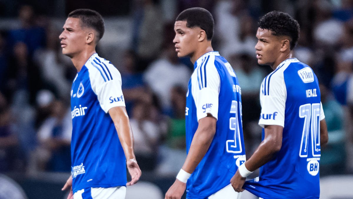 Murilo Rhikman, Kauã Prates e Kaique Kenji, atletas da base do Cruzeiro (foto: Gustavo Aleixo/Cruzeiro)